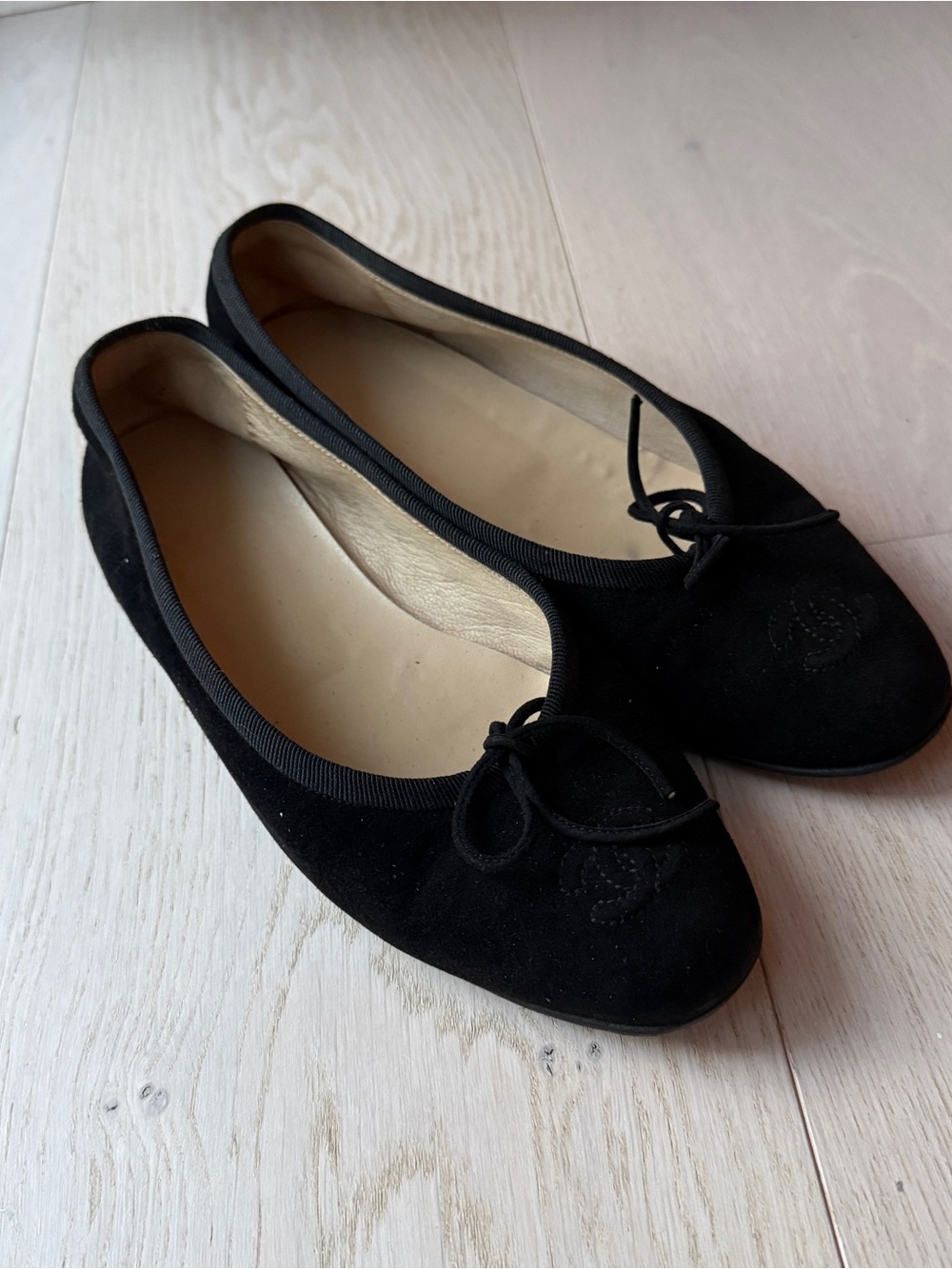 Authentic Chanel vintage ballet suede flats